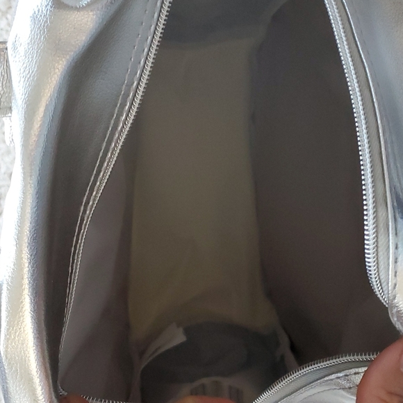 Backpack - Picture 4 of 5